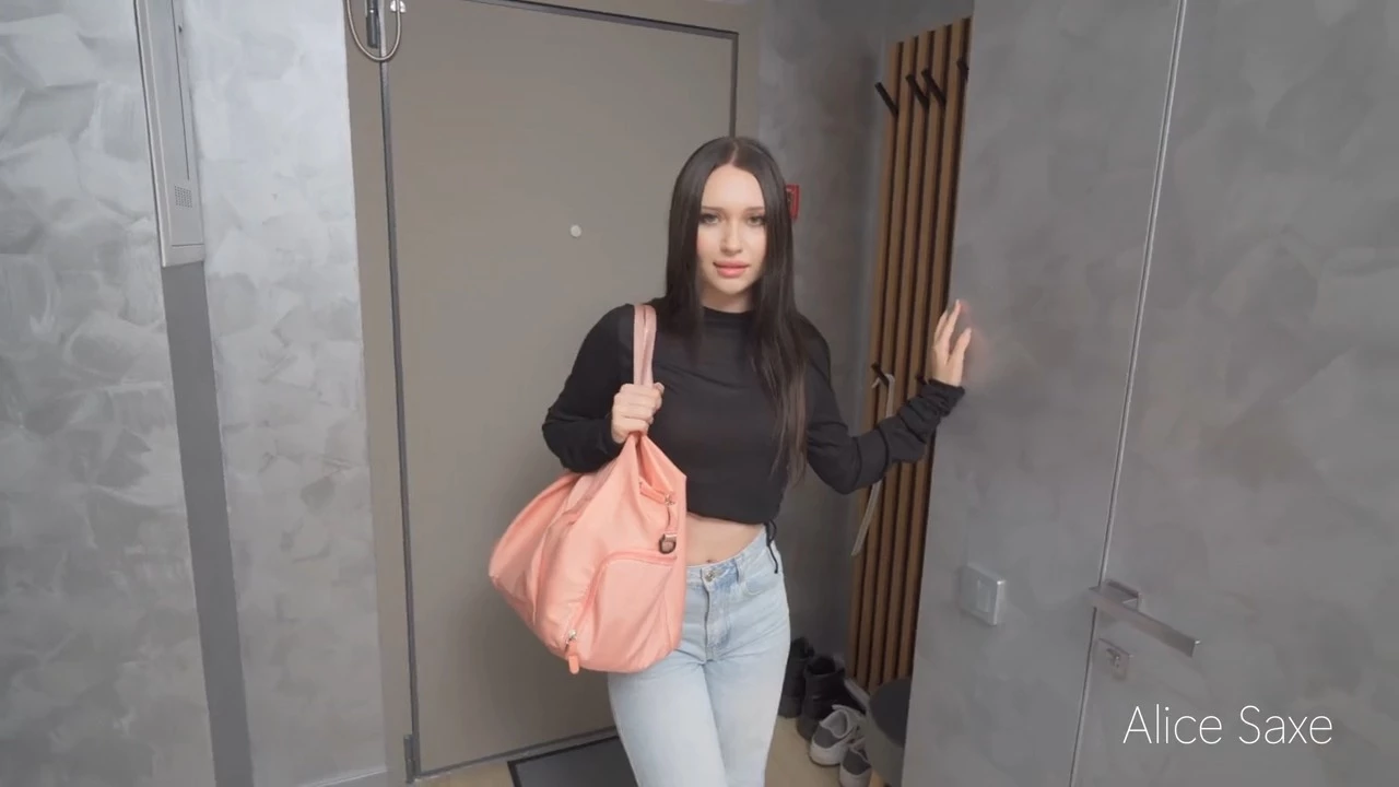 Наглый кремпай: ноги раздвинула, а член сам вошел 😈🔞