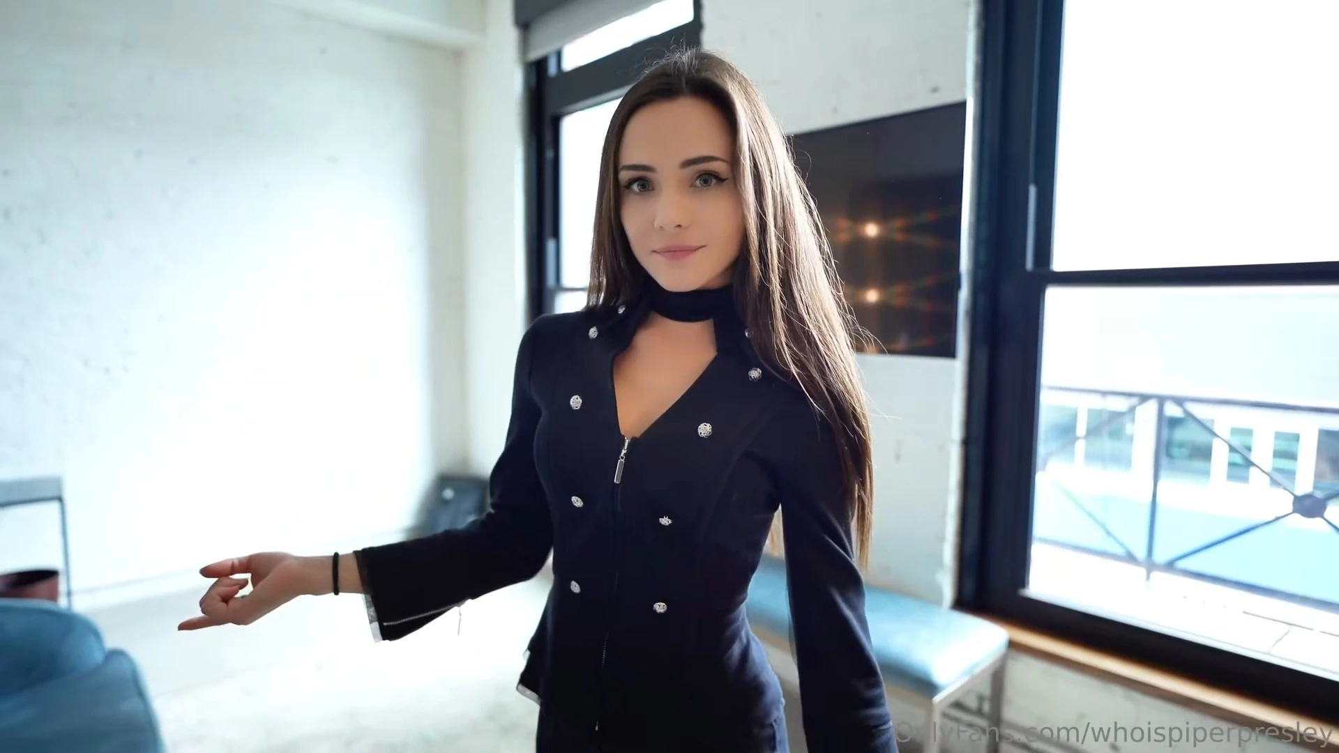 Оргазм от начальницы — мой тикет к повышению 😏