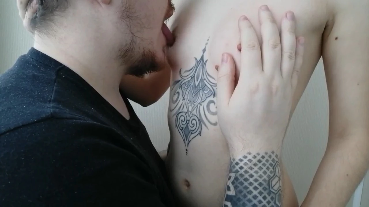 Вопли 18-летней и мои игры с её сосками 🚼