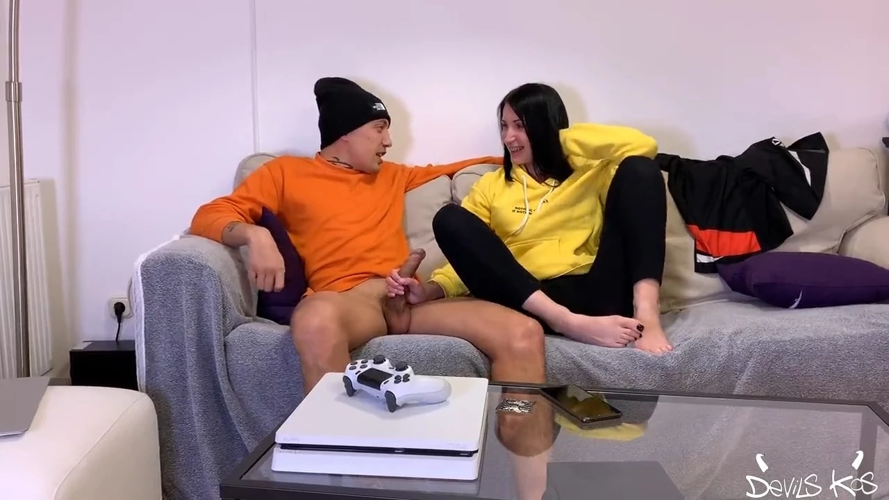 Сестрёнка, не смейся, но я еще девственник. Поможешь мне? 🙈❤️